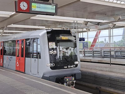 ‘Drukke en ingrijpende zomer’ in Amsterdams openbaar vervoer: metro 50 rijdt niet, minder ponten en 