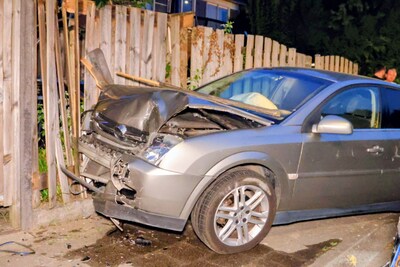 Auto ramt schutting langs De Hennepe in Tiel