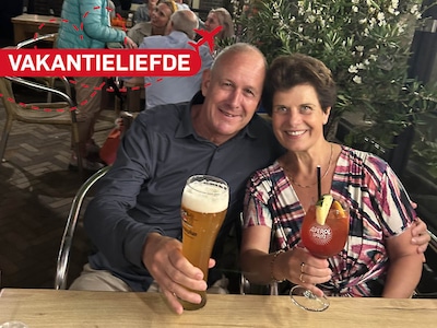 Mariëtte ziet een knappe man op het strand en staat voor een dilemma dat veel vrouwen zullen herkenn