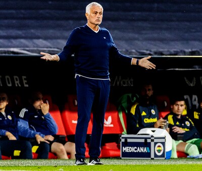 Turkse media bikkelhard voor José Mourinho na nederlaag tegen Feyenoord: ‘Voor voetbalfans is hij overbodig’