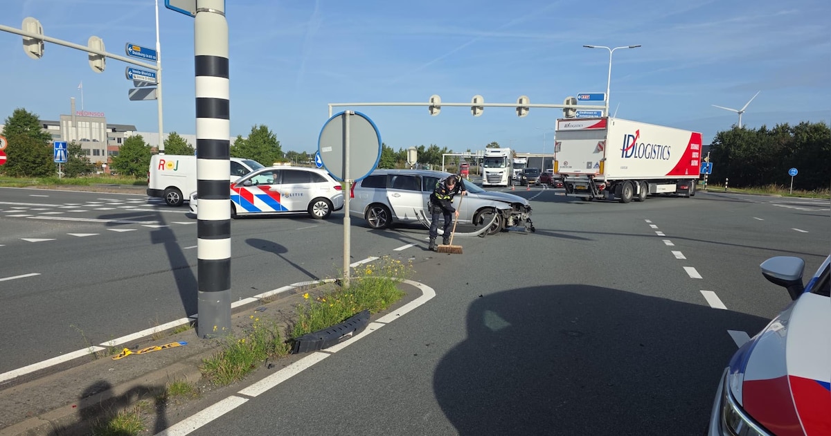 Eén gewonde na botsing tussen twee auto's op afrit A67 in Blerick ...