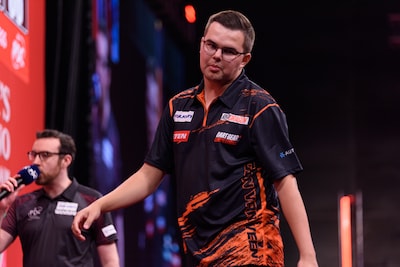 Van Veen uitgeschakeld in halve finale, straks een clash tussen twee Welshmen