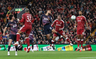 Liverpool haalt opgelucht adem na grote kans Spurs, Virgil van Dijk ontbreekt in selectie