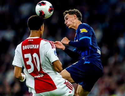 Ajax-verdediger Aaron Bouwman maand uit de roulatie na beuk van Ruben van Bommel