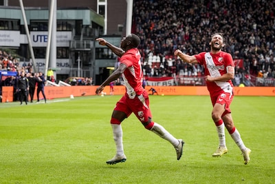 Confrontatie tussen FC Utrecht en PEC Zwolle begonnen: welke ploeg krabbelt verder op?