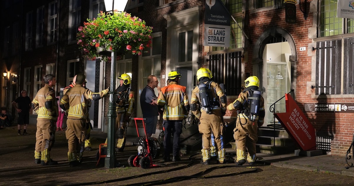 Brandlucht en rook in Museum De Roos in Geertruidenberg, oorzaak nog onbekend
