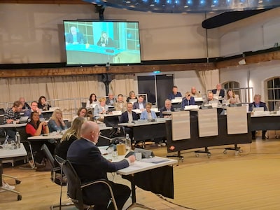 VVD sluit aan bij bestaande coalitie: Marco Bennink gaat op zoek naar wethouders en een coalitieakko