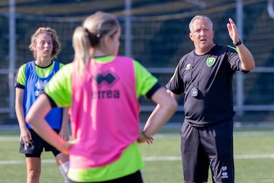 ADO Den Haag Vrouwen krijgt pak slaag in laatste oefenduel en maakt kennis met de VAR