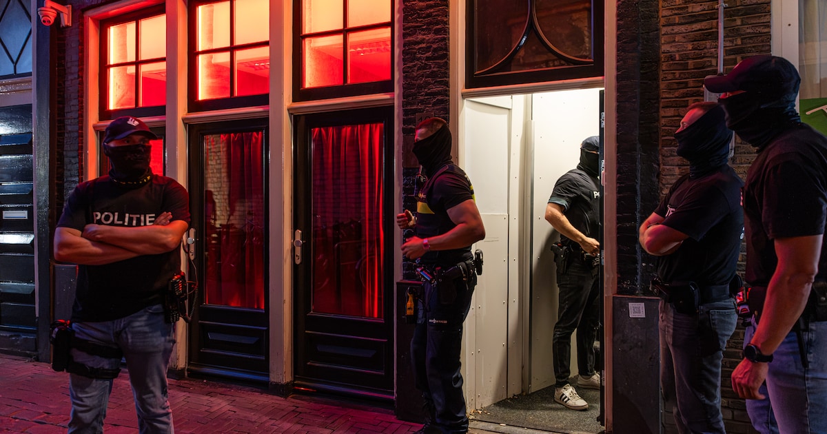 7 arrestaties bij invallen op de Wallen en in Roemenië in groot onderzoek naar pooierbende