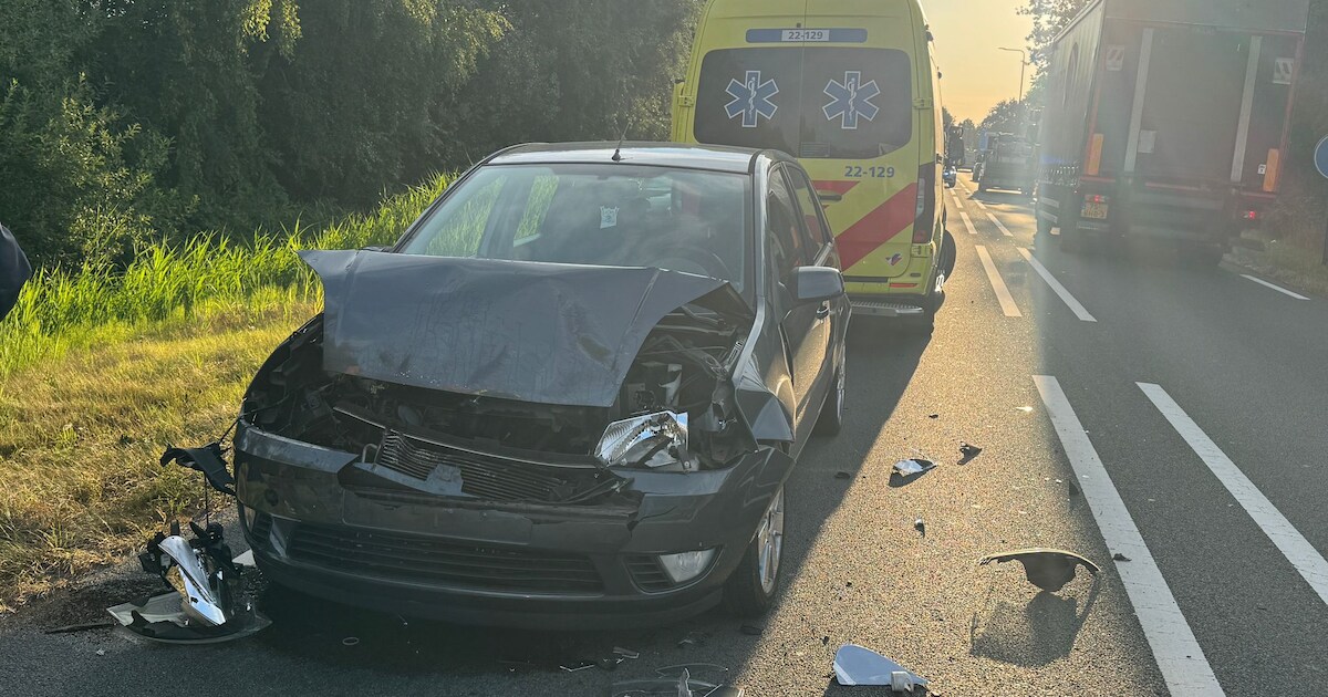 Automobiliste botst achterop voorganger in Gemert