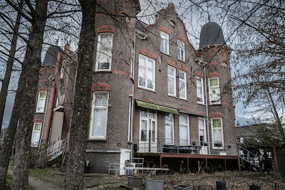 Ernstige misstanden in horrorverpleeghuis, alle seinen op rood: ‘Mensen smeken erom dood te gaan’