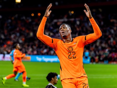 Tijd dringt voor Oranje tegen Duitsland: Mexx Meerdink dicht bij gelijkmaker, ook Ruben van Bommel debuteert