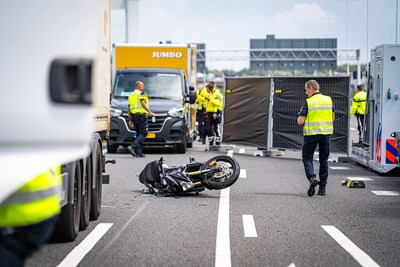 Motorrijder die omkwam bij ongeluk A15 is man (26) uit Schiedam