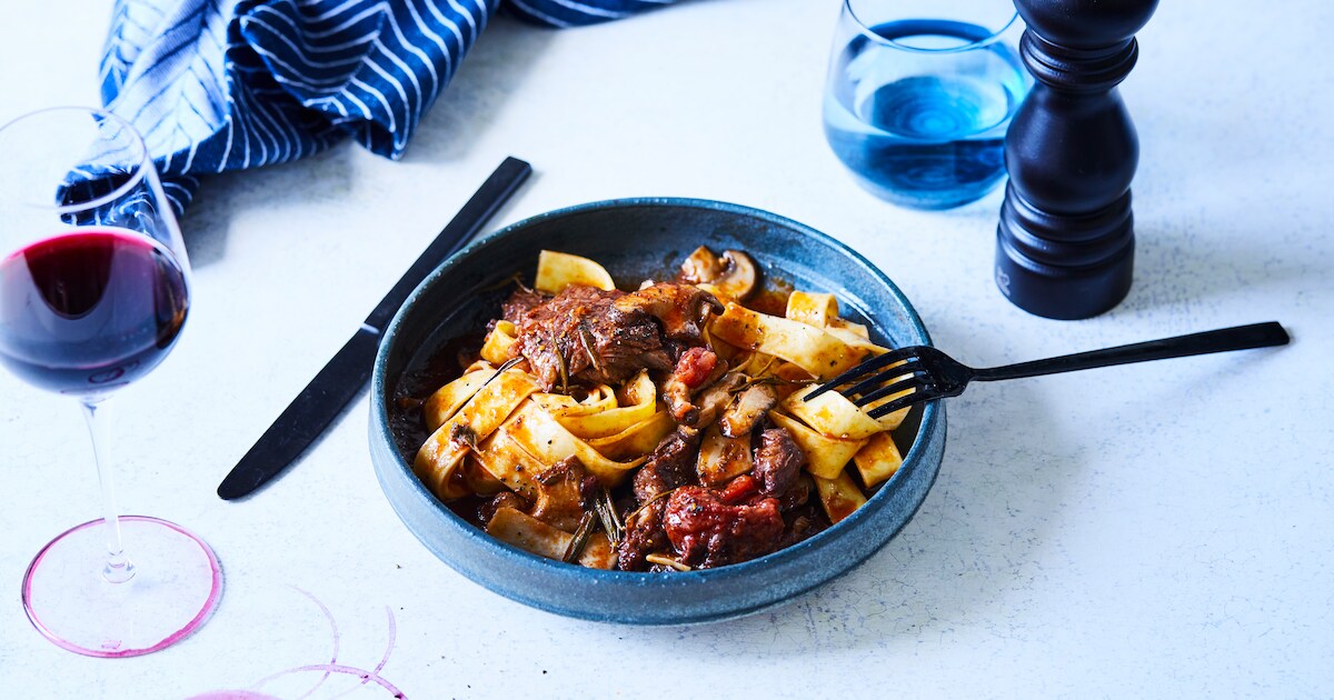 Wat Eten We Vandaag: Rundvlees in rode wijn met pasta | Koken & Eten ...