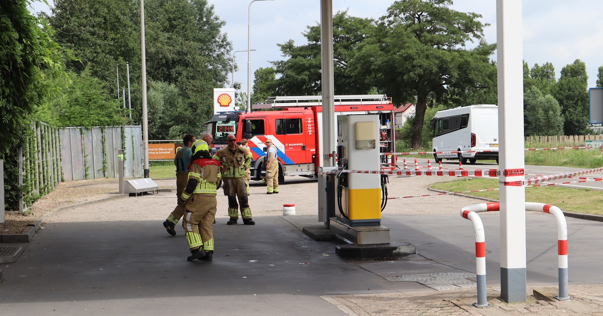 Brandweer in actie vanwege diesellekkage bij tankstation in Boskoop