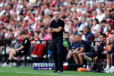 Peter Bosz gepikeerd na valse start met PSV: ‘Ik snap best dat je in discussie wil gaan, maar dat is echt onzin’