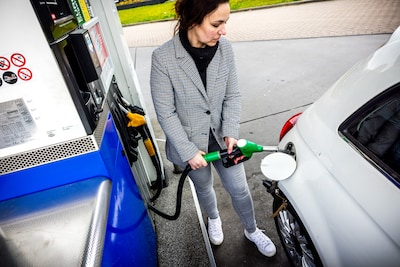 Advies­prijs benzine boven 2,71 euro per liter, maar Amerikanen zeggen dat olieprijs 'straks' hard onderuit gaat