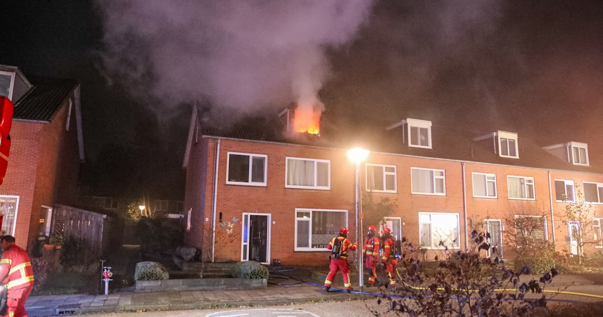 Uitslaande zolderbrand op de Frederik van Eedenstraat in Winschoten
