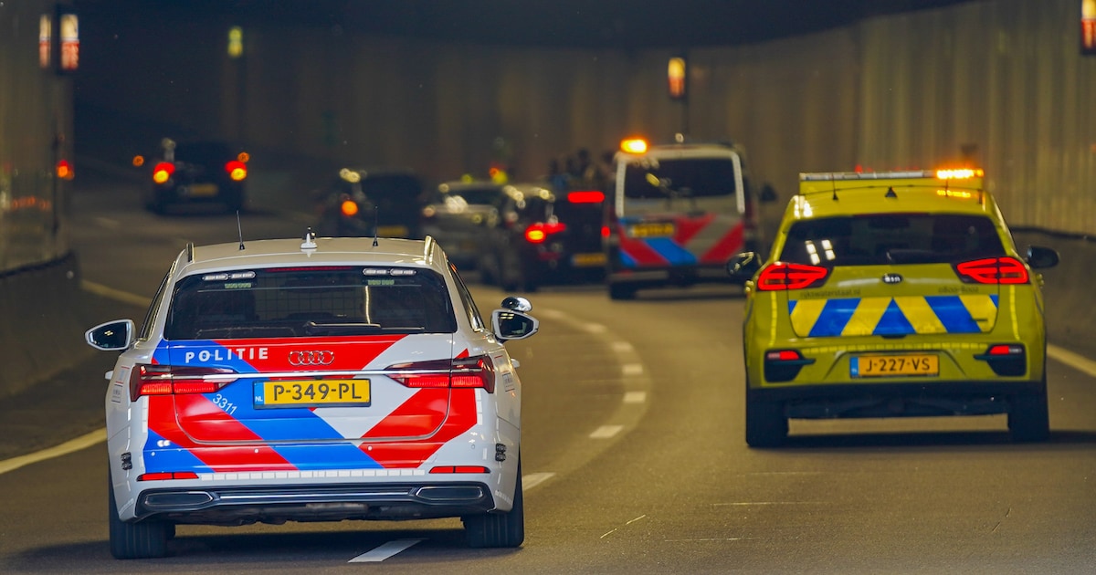 Drechttunnel dicht tussen Dordrecht en Zwijndrecht na ongeval: flinke file op A16