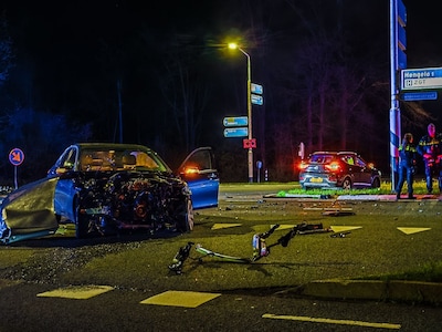 Ravage na fors ongeluk op kruispunt in Hengelo