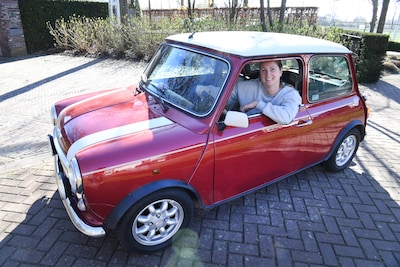 De passie van Ans voor de Mini begon met een gammel karretje: ‘Hij was zo lek als een mandje’