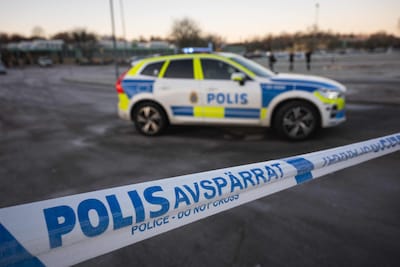 Zweedse politie schiet persoon met zwaard neer bij school, meerdere gewonden