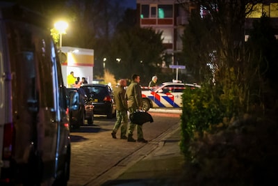 Geëvacueerde buurtbewoners mogen terug naar huis; politie bewaakt woning waar wapens werden gevonden