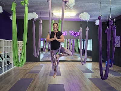 Aerial yoga in Gouda: ‘Je maakt echt het kind in jezelf los’