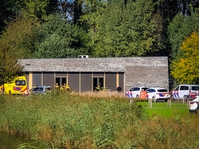 Ruzie bij uitvaartcentrum in Nijmegen leidt tot grote politie-inzet, met elf wagens rukken agenten uit