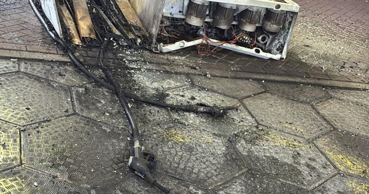 Bestuurder busje vergeet benzineslang af te koppelen langs de A2 bij Nieuwegein... dan gebeurt dit