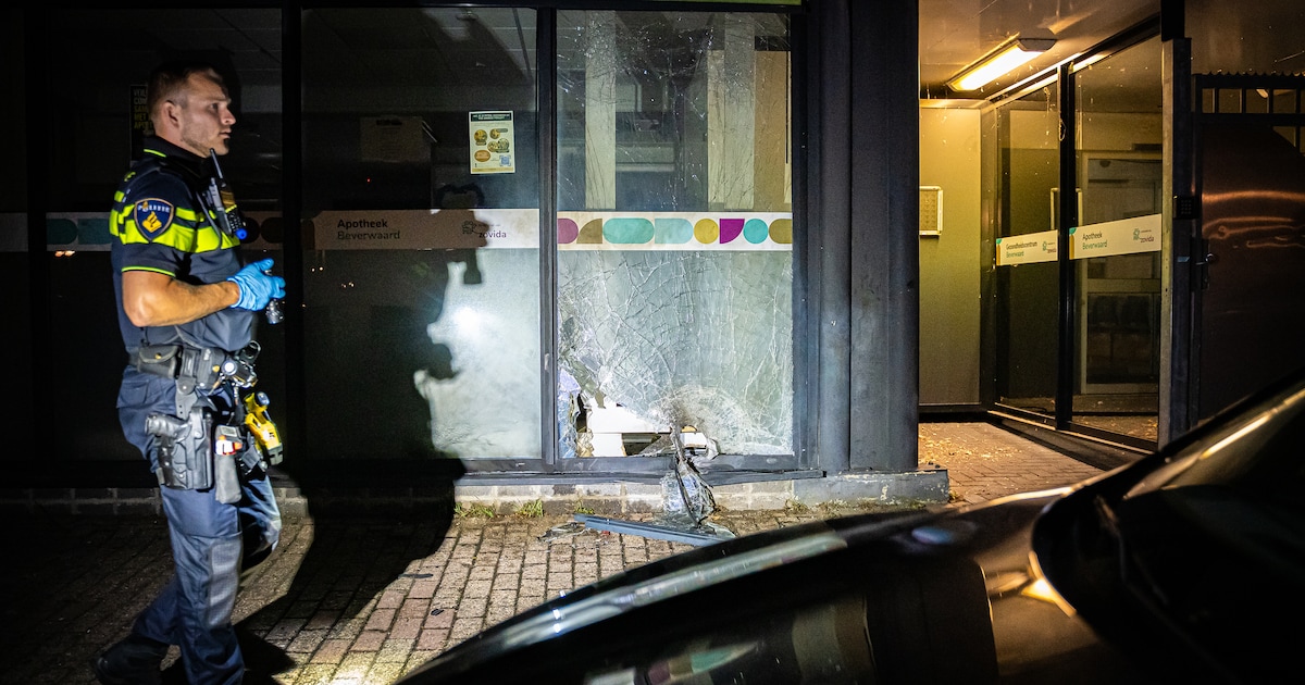 Explosie veroorzaakt schade aan ruit van apotheker in Rotterdam