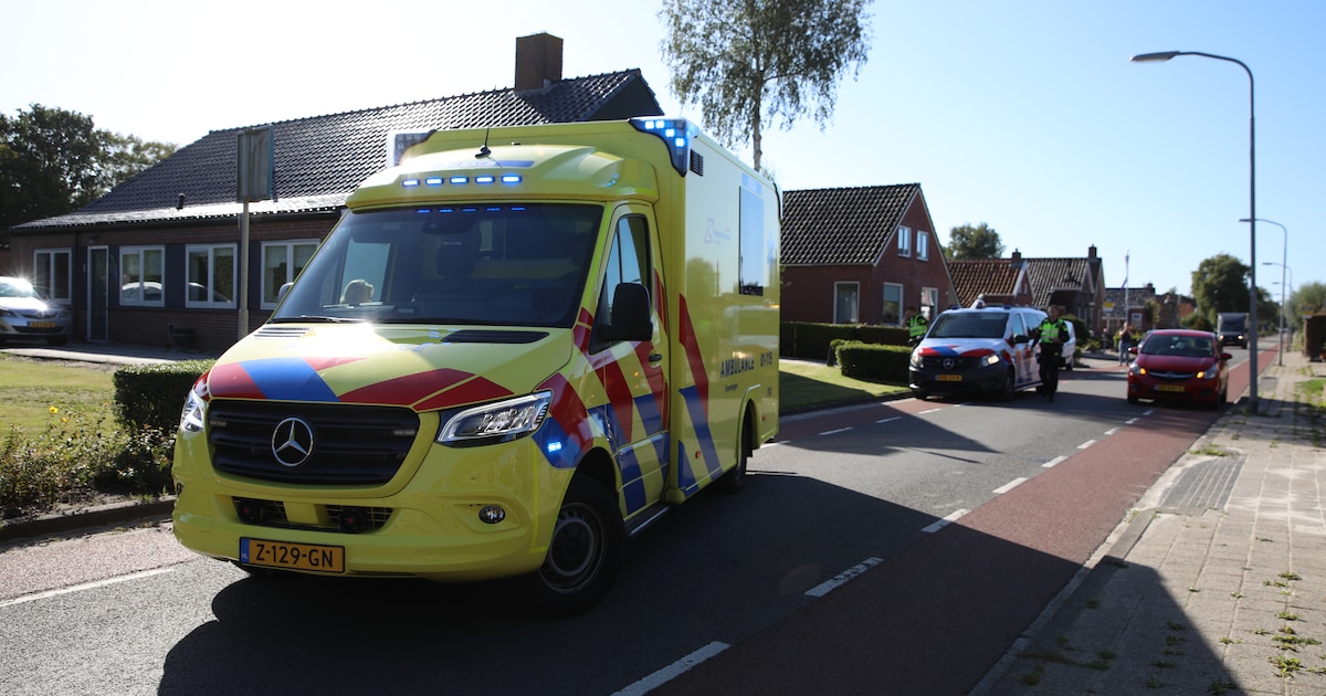 Fietser van achteren geschept door auto in Finsterwolde, dader vlucht weg