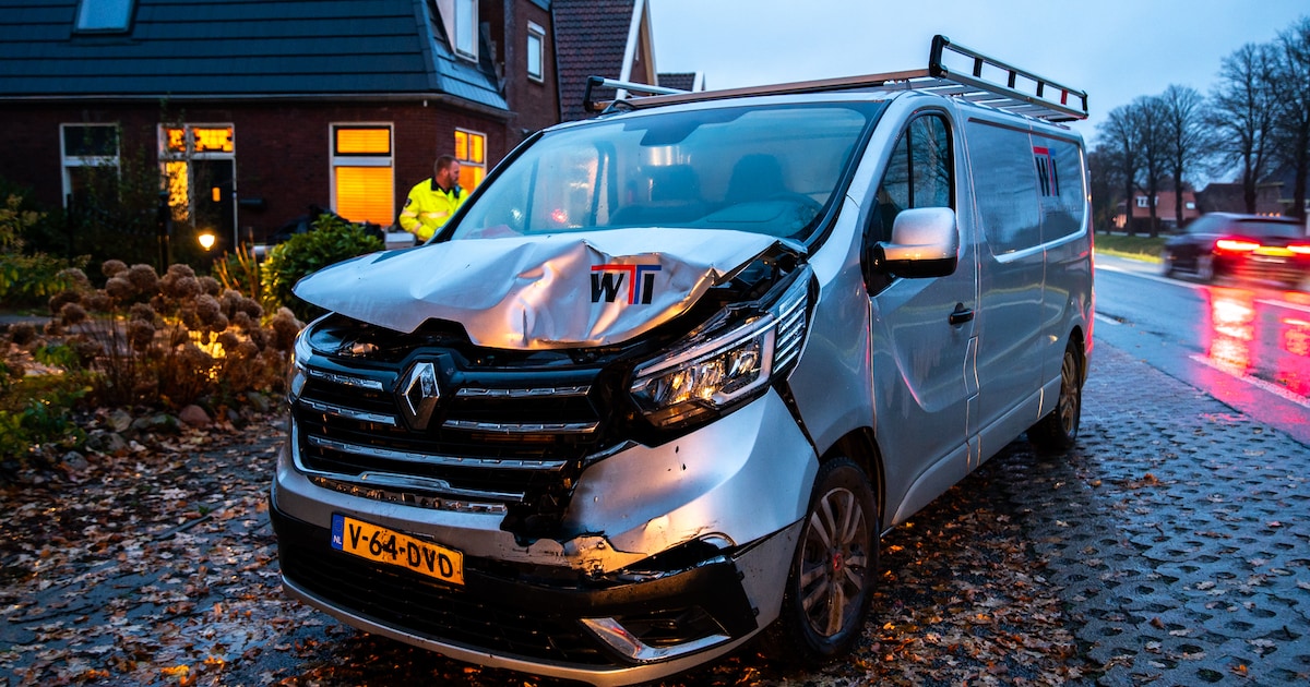 Botsing tussen twee voertuigen in Smilde, beide voertuigen flink beschadigd