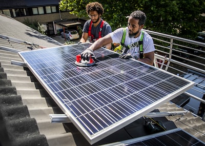 Gemeenteraad wil onderzoek naar lokaal opslaan reststroom zonnepanelen