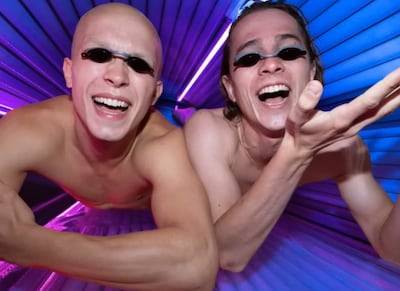 Nóg een zomerhit: opvallend vriendenduo Ray & Beer scoort met Zonnebank