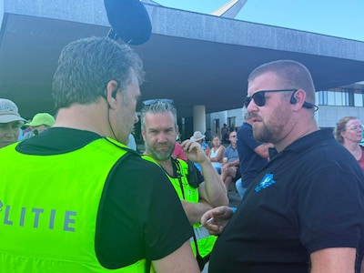 LIVE Boerenprotest | Politie laat geluidsman FDF Davidster afdoen, debat in Provinciehuis hervat met