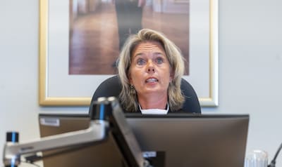 rotterdam-kinderrechter-s-jordaan-voorafgaand-aan-de-uitspraak-inzake-de-leerplichtzaak-van-andre-hazes-en-monique-westenberg-de-twee-zouden-in-2022-zonder-toestemming-van-school-buiten-de-schoolvakantie-om-op-reis-zijn-gegaan-met-hun-toen-6-jarige-zoontje-anp-lex-lieshout