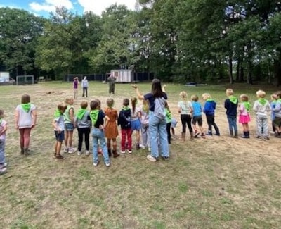 Kinderen onwel na omstreden quiz op speelplein in België : ‘Ze moesten 10 bekers water drinken in korte tijd’