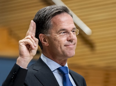 TERUGLEZEN | Rutte verdedigt veel van zijn coronakeuzes en zegt sorry voor één besluit