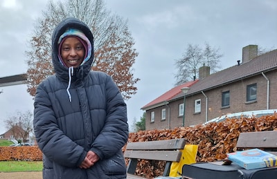 Eunice (36) slaapt in Hilvarenbeek weer buiten op de bank: ‘Ik wil niemand tot last zijn’