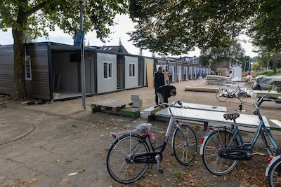VVD slaat opnieuw alarm over drank- en drugsgebruik bij opvang Oekraïners in Doesburg, politie meerd