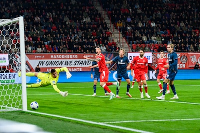 LIVE eredivisie | FC Utrecht komt goed weg na bal op de paal, maar heeft daarna wel vat op FC Twente