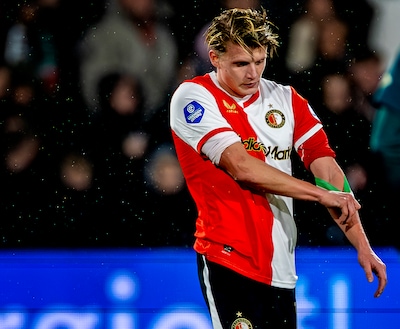 Sem Steijn is aanvoerdersband kwijt bij Feyenoord, Robin van Persie wijst nieuwe captain aan