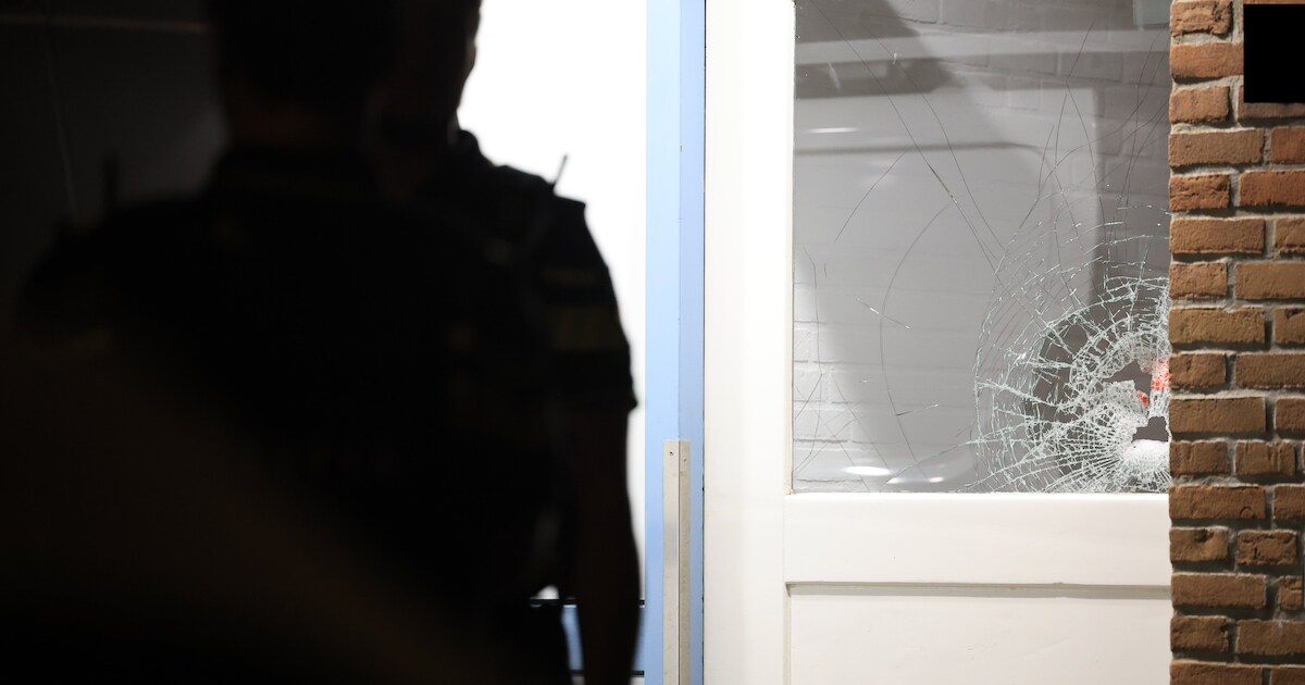 Appartementencomplex op Van Bassenstraat in Den Haag beschoten