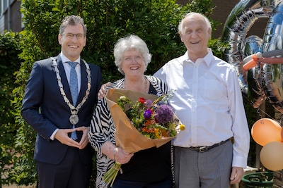 Bloemen voor de jubilarissen