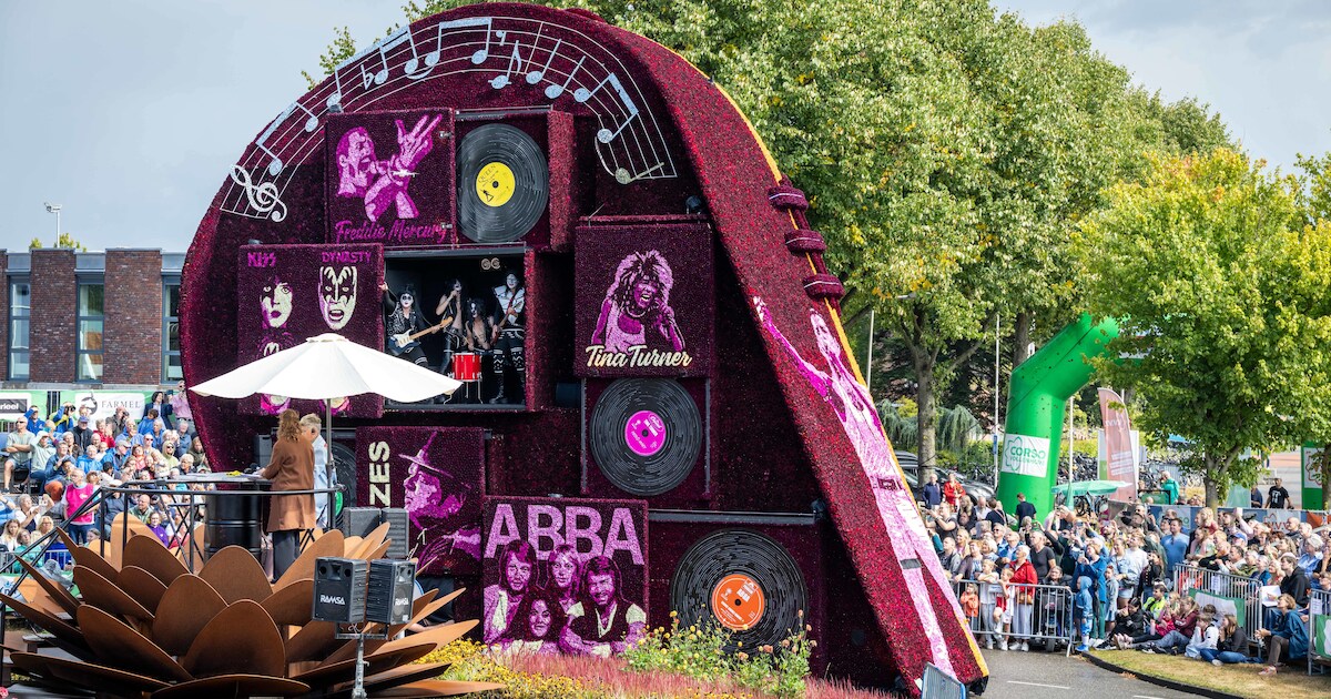 ‘Bandlid Kiss’ valt van praalwagen: corso Vollenhove tijdelijk stilgelegd