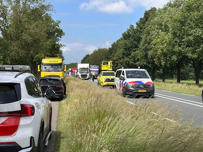 Als K. (23) uit Vroomshoop op andere auto klapt, staat hij binnen een week met bloemen op de stoep