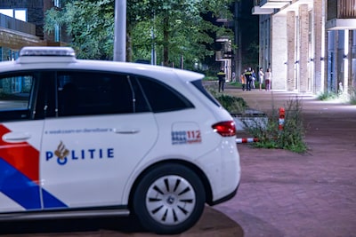 Explosie bij voordeur van woning in Pijlkruidstraat in Arnhem, politie zoekt getuigen