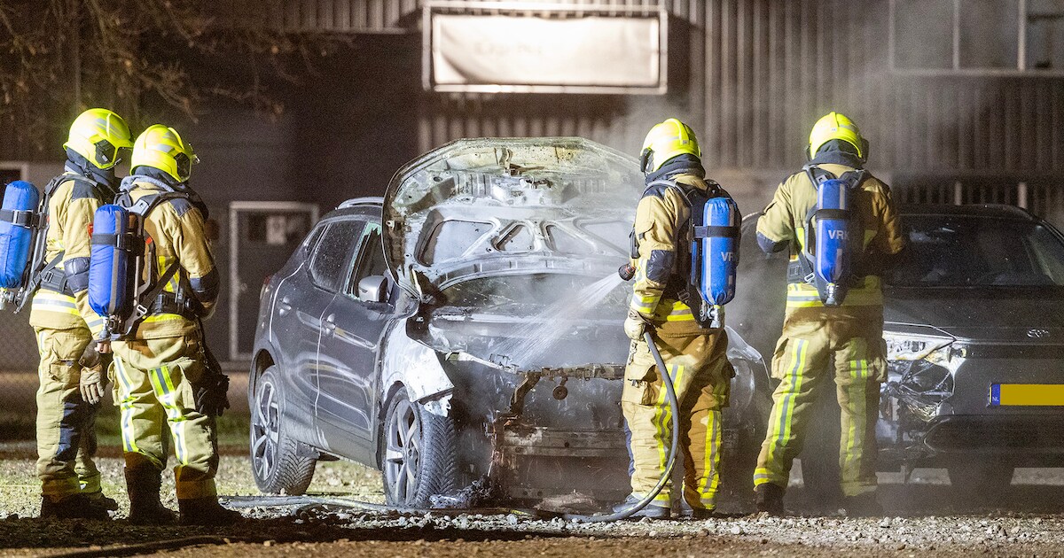 Middelbrand op Bennebroekerweg in Rijsenhout