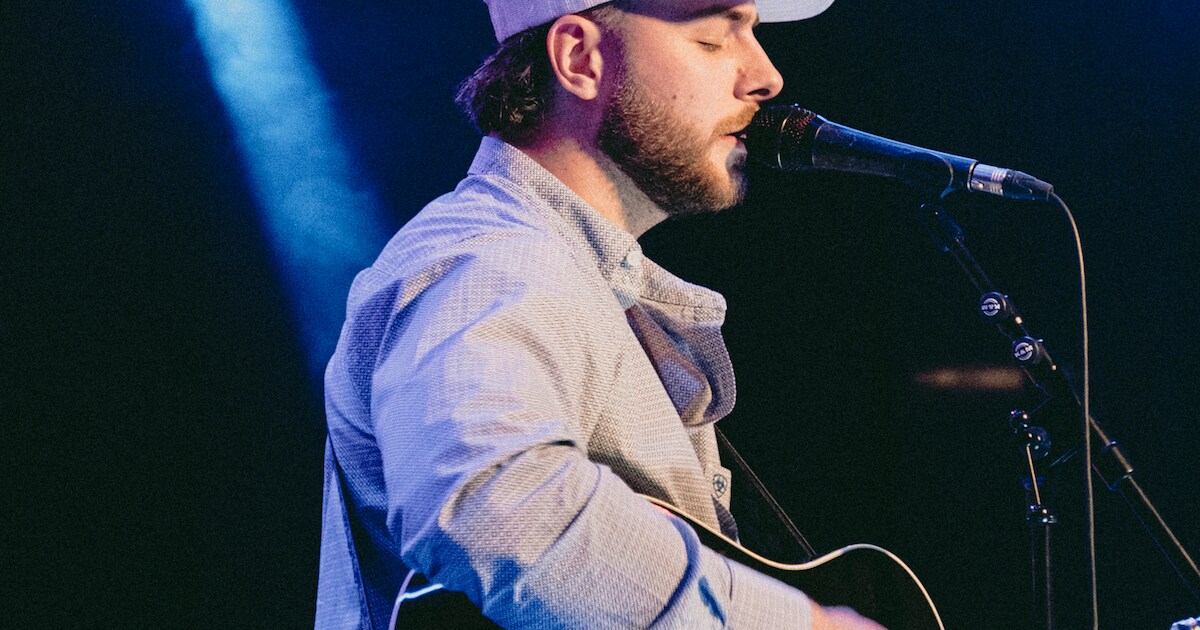 Koen Vael treedt op in Wieringerwerf